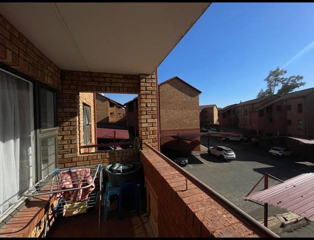 2 BEDROOM APARTMENT FOR SALE IN CASTLEVIEW